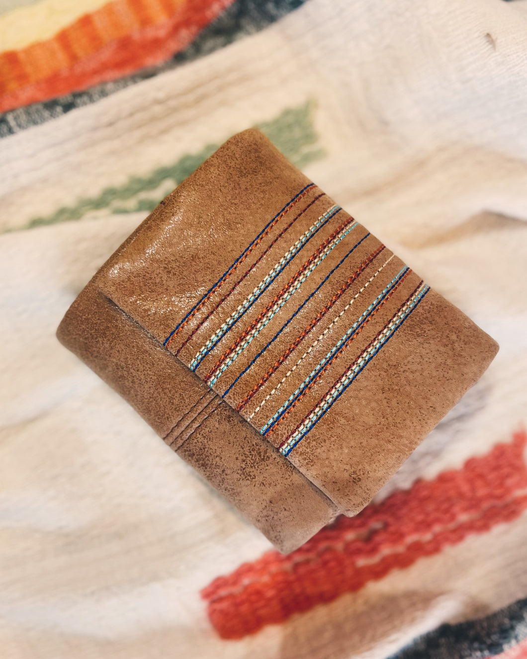 HOBO: KEEN MINI TRIFOLD WALLET - WHISKEY EMBROIDERED