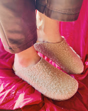 Load image into Gallery viewer, SEYCHELLES: NEW ROUTINE SHEARLING SLIDE - TAUPE
