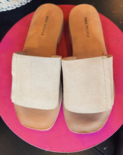 Load image into Gallery viewer, FREE PEOPLE: VERONA SLIDE SANDAL OILED SILT SUEDE
