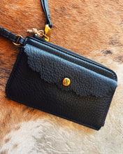 Load image into Gallery viewer, HOBO: TABBY CARD WRISTLET - BLACK
