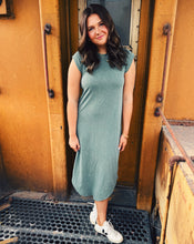 Load image into Gallery viewer, Z SUPPLY: CALABASAS MIDI DRESS - HUNTER GREEN (M)
