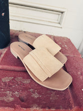 Load image into Gallery viewer, FREE PEOPLE: VERONA SLIDE SANDAL OILED SILT SUEDE
