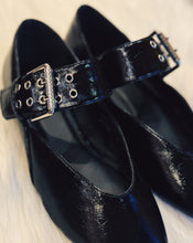 Load image into Gallery viewer, SHU SHOP: ASPEN FLAT - BLACK
