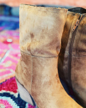 Load image into Gallery viewer, SHU SHOP: VENICE BOOT - CAMEL SUEDE

