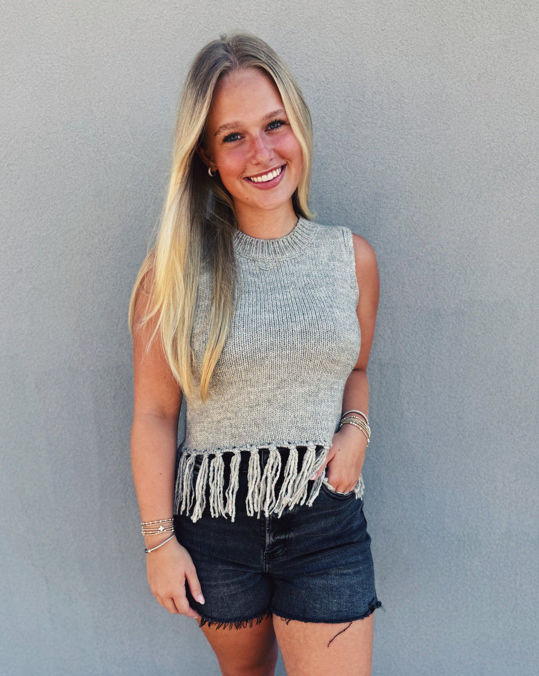 FRINGY SWEATER VEST - HEATHER GREY