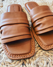 Load image into Gallery viewer, FREE PEOPLE: EVELYN SLIP ON SANDAL - VACHETTA VOYAGE
