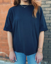 Load image into Gallery viewer, FREE PEOPLE: PERFECT OVERSIZED TEE - BLACK
