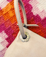 Load image into Gallery viewer, HOBO: DAISY DAZE WRISTLET - FROSTED PEARL
