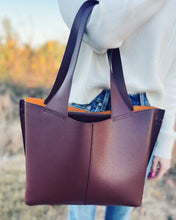 Load image into Gallery viewer, HOBO: VIDA TOTE - CHOCOLATE
