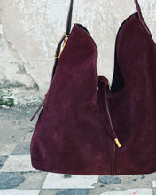 Load image into Gallery viewer, HOBO: ATLAS HOBO BAG - CHOCOLATE
