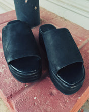 Load image into Gallery viewer, FREE PEOPLE: HARBOR FLATFORM - BLACK
