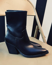 Load image into Gallery viewer, SHU SHOP: VICTORIA BOOT - BLACK

