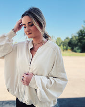 Load image into Gallery viewer, OVERSIZED BUBBLE JACKET - BUTTER
