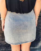 Load image into Gallery viewer, SADIE &amp; SAGE: METROPOLIS DENIM SKIRT - MID WASH

