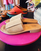 Load image into Gallery viewer, FREE PEOPLE: VERONA SLIDE SANDAL OILED SILT SUEDE
