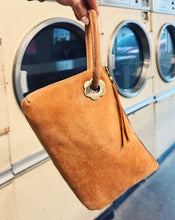 Load image into Gallery viewer, HOBO: DAISY DAZE WRISTLET - WHISKEY
