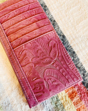 Load image into Gallery viewer, HOBO: CARTE CARD CASE - MAUVE TOOLED LEATHER
