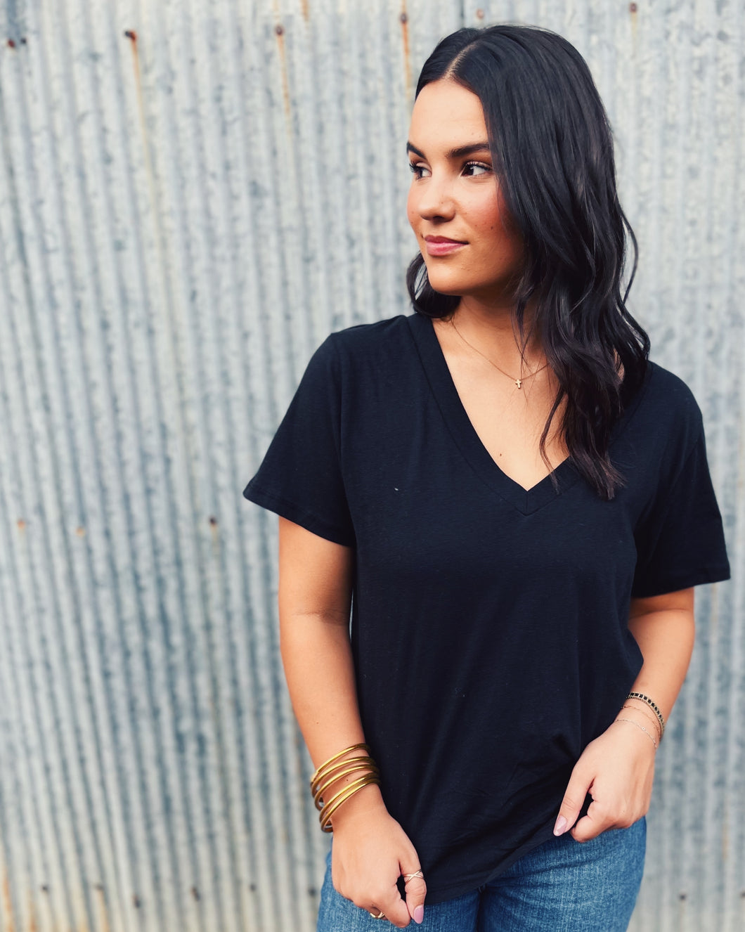 Z SUPPLY: GIRLFRIEND V-NECK TEE - BLACK