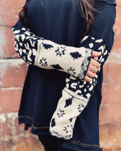 Load image into Gallery viewer, FREE PEOPLE: TIGER STYLE CUFF - BLACK COMBO
