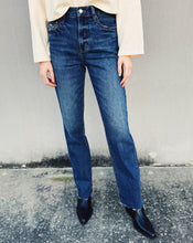 Load image into Gallery viewer, DAZE: HIGH RISE VINTAGE STRAIGHT - AUTHENTIC
