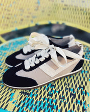 Load image into Gallery viewer, FREE PEOPLE: ACES TENNIS SHOE - BLACK/OYSTER COMBO
