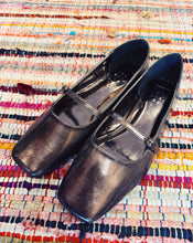 Load image into Gallery viewer, ADELE FLAT - PEWTER
