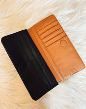 Load image into Gallery viewer, HOBO: HUTTON LARGE WALLET - BLACK
