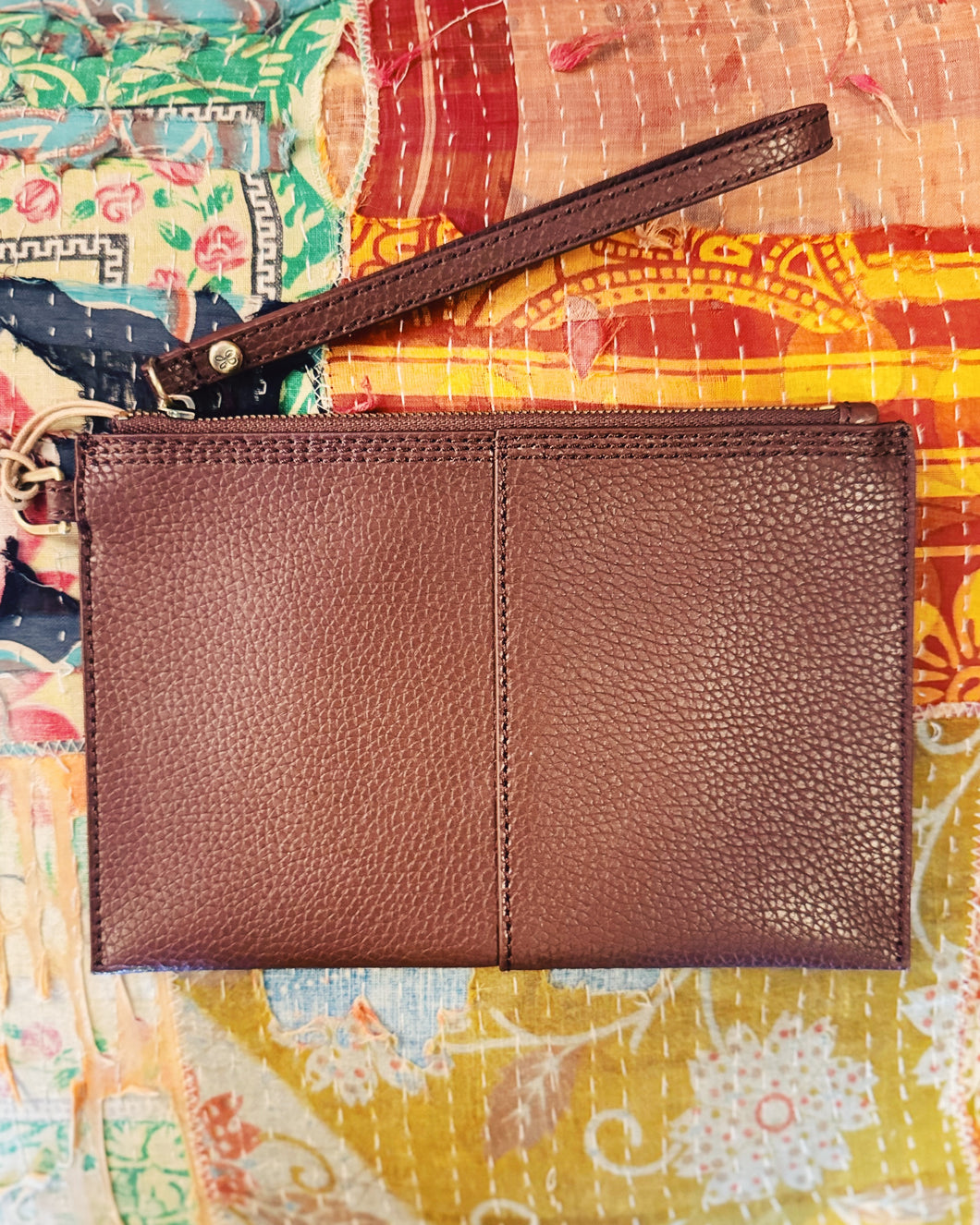 HOBO: VIDA SMALL POUCH - CHOCOLATE