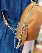 Load image into Gallery viewer, HOBO: FERN SLING - TRUFFLE
