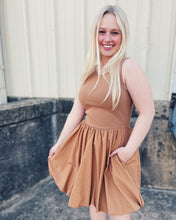Load image into Gallery viewer, STEVE MADDEN: PALERMO DRESS - CARAMEL
