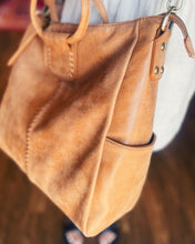 Load image into Gallery viewer, HOBO: SHEILA LARGE SATCHEL - WHISKEY
