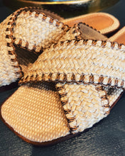 Load image into Gallery viewer, SEYCHELLES: POMELO SANDALS - NATURAL RAFFIA
