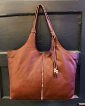 Load image into Gallery viewer, HOBO: LA JOLLA TOTE - COCOA BEAN

