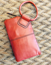 Load image into Gallery viewer, HOBO: SABLE WRISTLET - PINK MIRAGE
