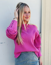 Load image into Gallery viewer, FREE PEOPLE: LAPIS CUFF TOP - PLUMDROP
