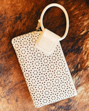 Load image into Gallery viewer, HOBO: SABLE WRISTLET - ECRU
