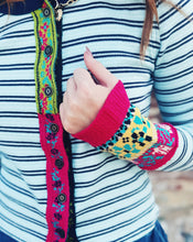 Load image into Gallery viewer, FREE PEOPLE: NOA CARDI - BLUE POP COMBO

