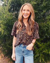 Load image into Gallery viewer, JUNGLE LEOPARD PRINT TOP - BROWN
