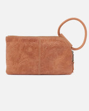 Load image into Gallery viewer, HOBO: SABLE WRISTLET - SADDLE
