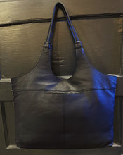 Load image into Gallery viewer, HOBO: LA JOLLA TOTE - BLACK

