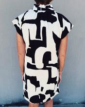 Load image into Gallery viewer, BUTTON UP PRINT DRESS - BLACK/WHITE
