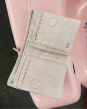 Load image into Gallery viewer, HOBO: LUMEN MINI WALLET - BLOSSOM

