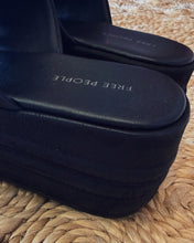 Load image into Gallery viewer, FREE PEOPLE: HARBOR FLATFORM - BLACK
