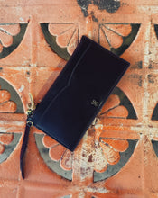 Load image into Gallery viewer, HOBO: CARTE TRAVEL CASE - DARK CHERRY
