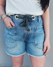 Load image into Gallery viewer, FREE PEOPLE: MOXIE SHORTS - TRUEST BLUE
