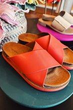 Load image into Gallery viewer, FREE PEOPLE: SIDELINES FOOTBED PAPAYA
