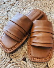 Load image into Gallery viewer, FREE PEOPLE: EVELYN SLIP ON SANDAL - VACHETTA VOYAGE
