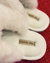 Load image into Gallery viewer, FREE PEOPLE: SNOWBALL SLIPPERS - SNOW
