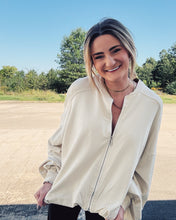 Load image into Gallery viewer, OVERSIZED BUBBLE JACKET - BUTTER

