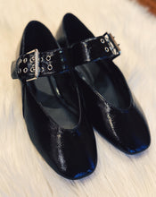 Load image into Gallery viewer, SHU SHOP: ASPEN FLAT - BLACK
